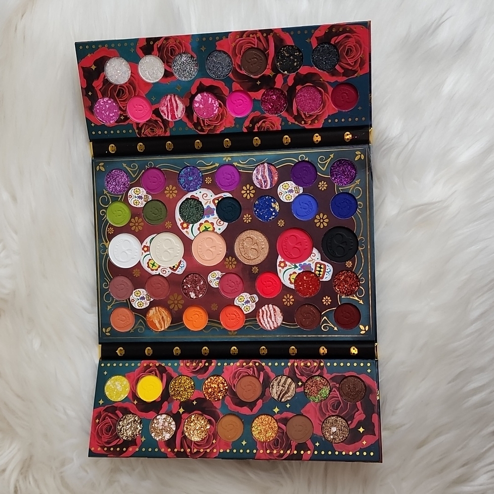 Ultramo 64 Eyeshadow Palette